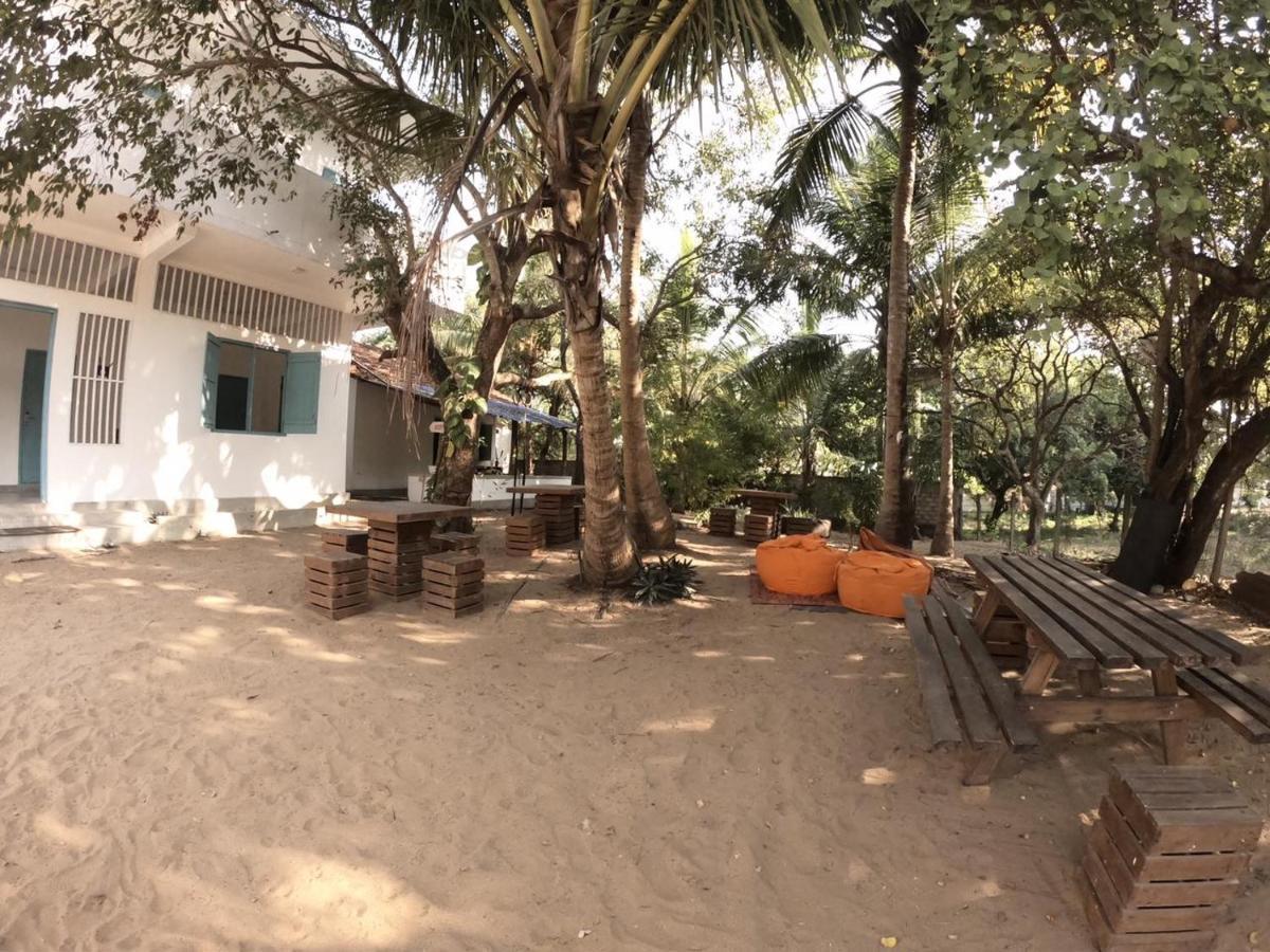 Hangover Hostels Arugam Bay Exterior foto